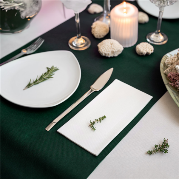 Chemin de table non tissé résistant et élégant en rouleau